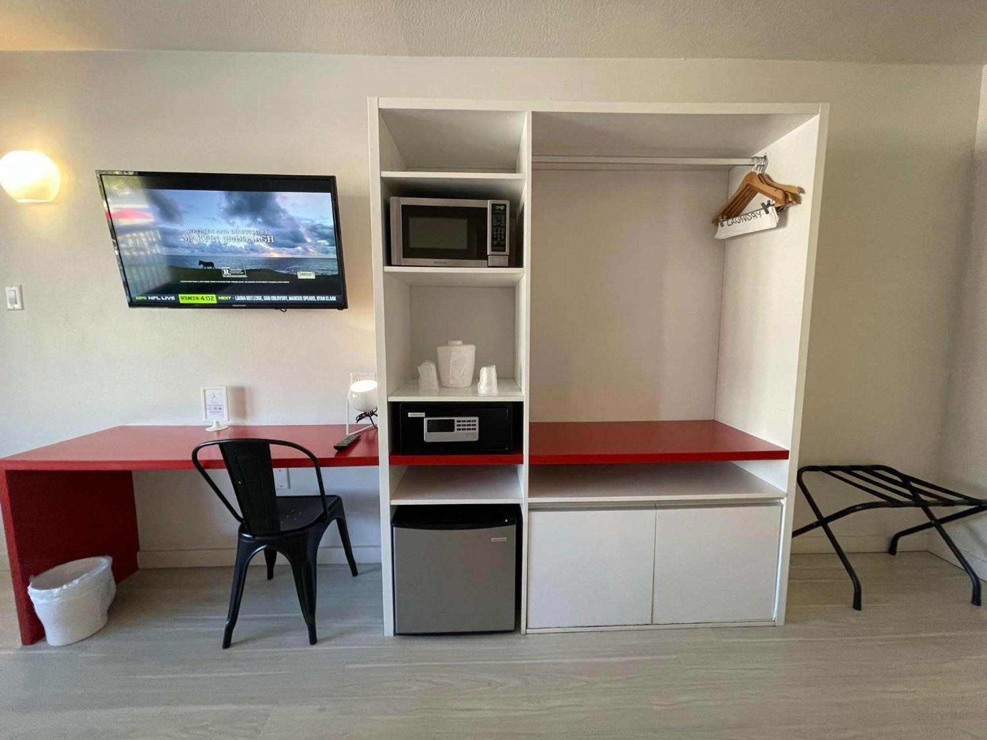 Newly Room In Cozy Hotel With Super Location To The Parks Кисими Екстериор снимка